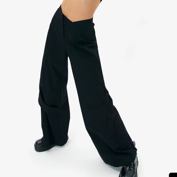 Stylish Black Women's Pants - Picture 1 of 7